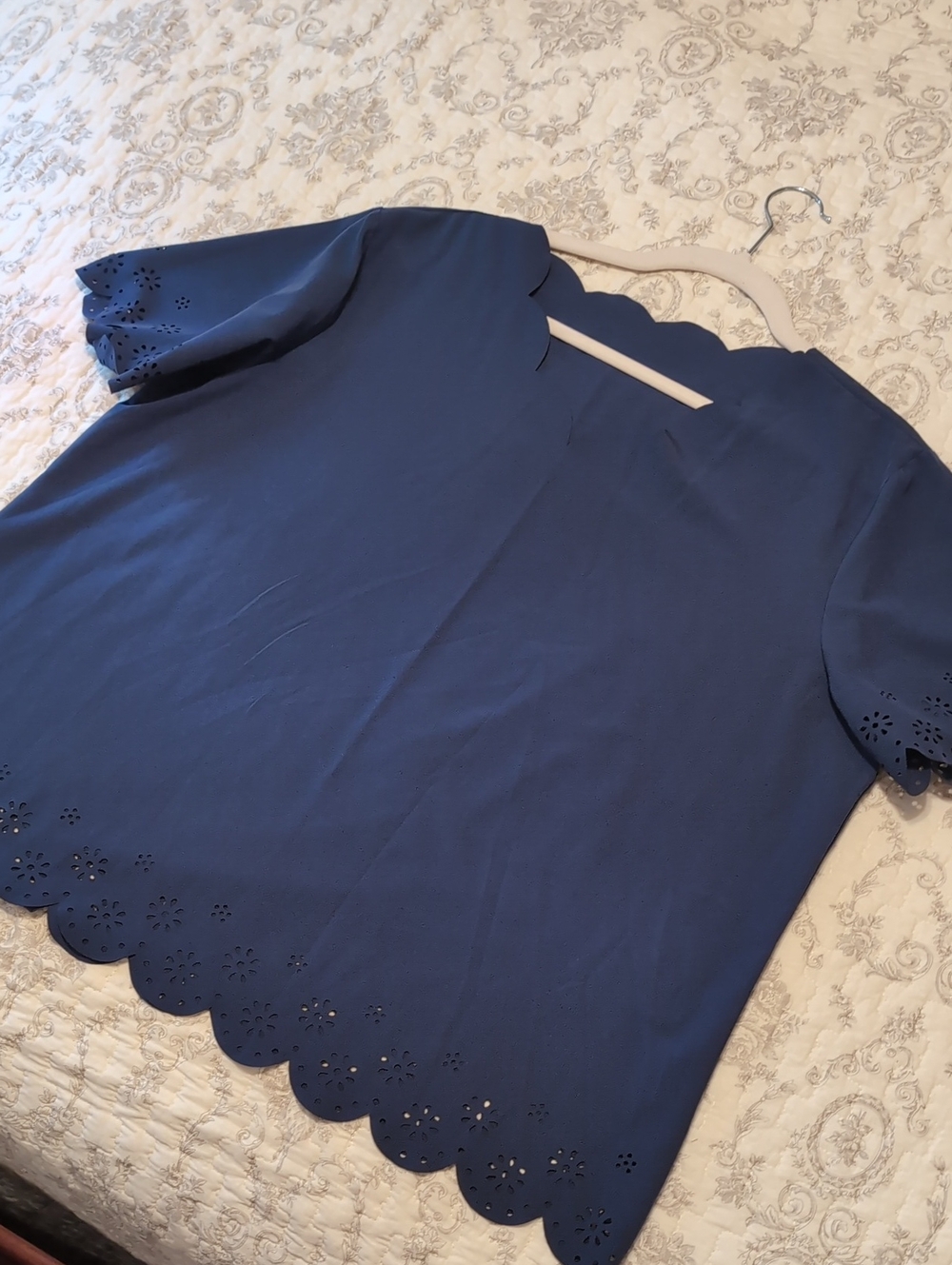 Women's Scalloped Hem Short Sleeve Top - Blue